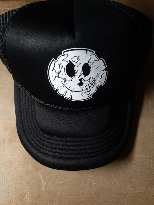 Black Trucker Hat White Smiley / Skull